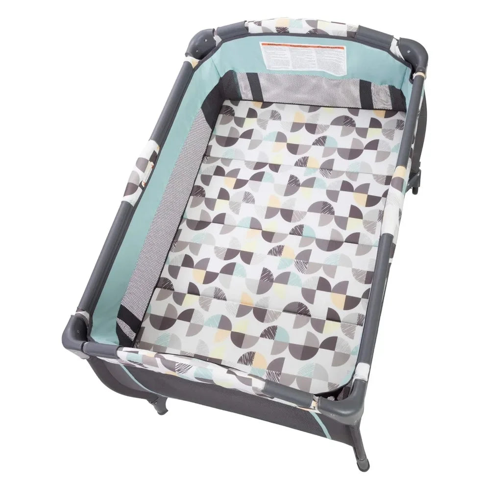 High Quality Trend E Nursery Center Playard with Full Size Bassinet Doodle Dots Easy Compact Fold