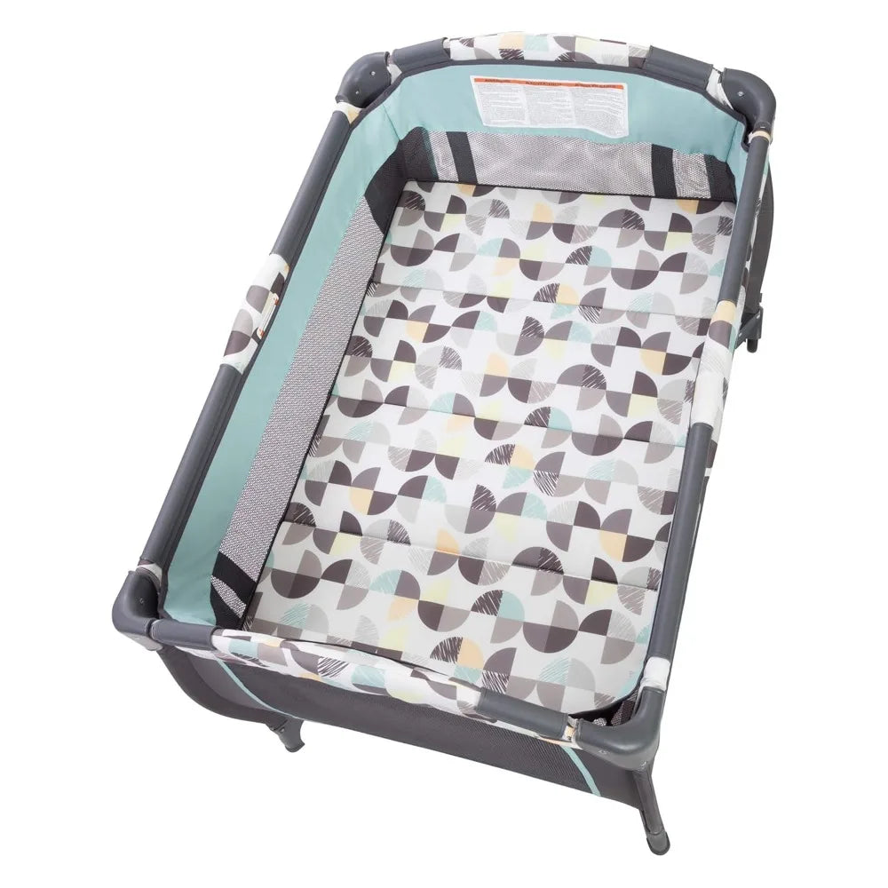 High Quality Trend E Nursery Center Playard with Full Size Bassinet Doodle Dots Easy Compact Fold